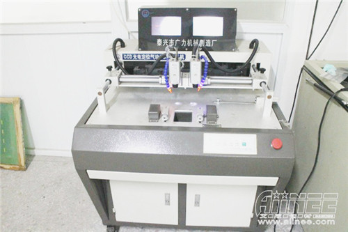 不干胶标签贴纸打孔机