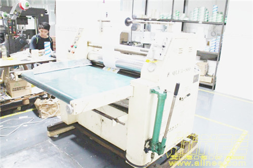 不干胶标签贴纸复合机