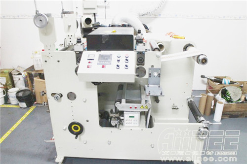 不干胶标签贴纸UV过油机